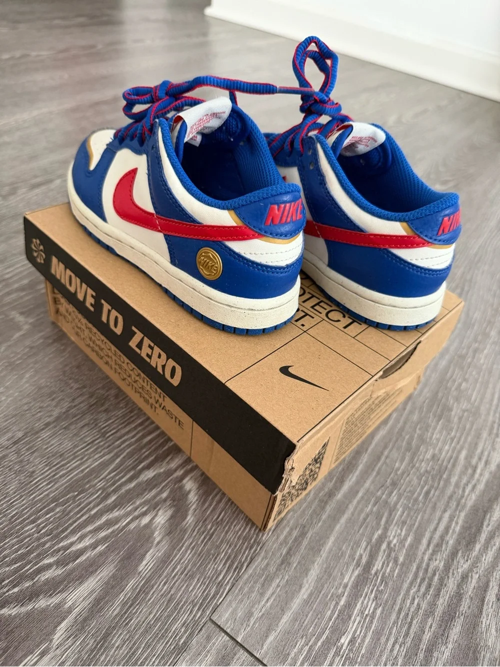 Nike Kids Low-Top Sneakers in Blue, White & Red